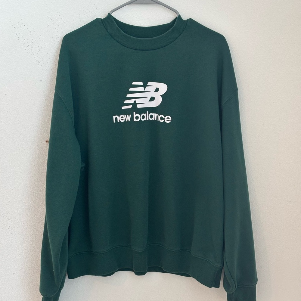 NEW BALANCE Women’s Crewneck in Emerald Green